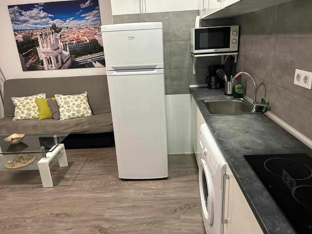 Comodo Y Agradable Estudio En Madrid Centro A3 Luaran gambar